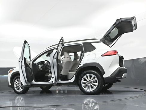 Certified 2022 Toyota Corolla Cross LE image 50