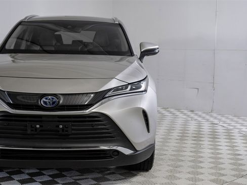 Used 2022 Toyota Venza XLE image 47