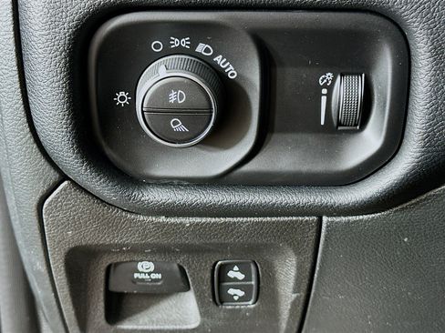 Used 2021 RAM 1500 Lone Star AWD/4WD image 17