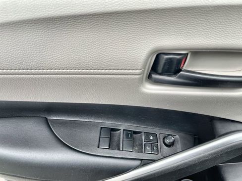 Used 2022 Toyota Corolla Cross L image 17