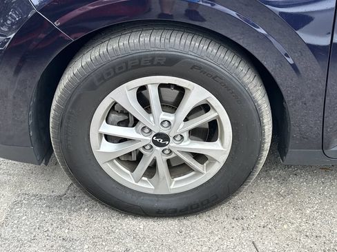 Certified 2024 Kia Carnival LX FWD image 7