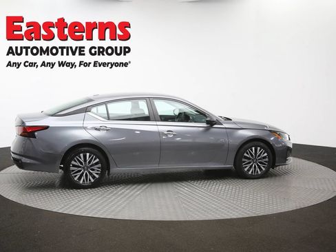 Used 2025 Nissan Altima 2.5 SV FWD image 43