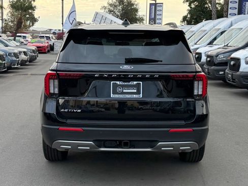 New 2026 Ford Explorer Active RWD image 7