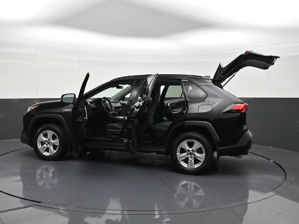 Used 2021 Toyota RAV4 LE AWD/4WD image 41