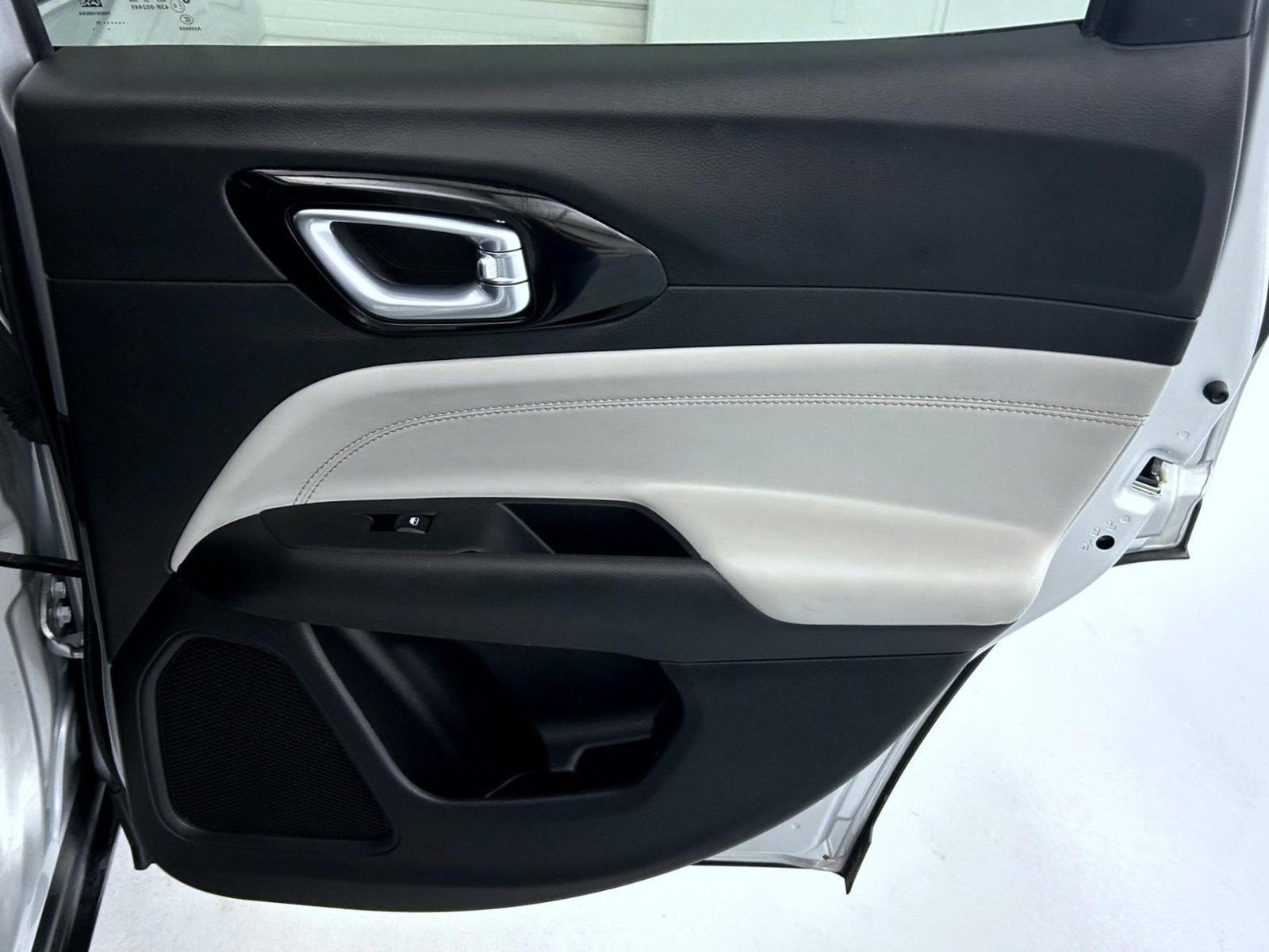 Certified 2025 Jeep Compass Limited AWD/4WD image 17