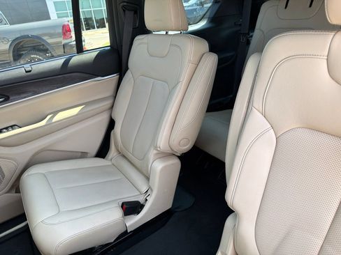 Used 2023 Jeep Grand Cherokee L Limited w/ Luxury Tech Group II AWD/4WD image 19