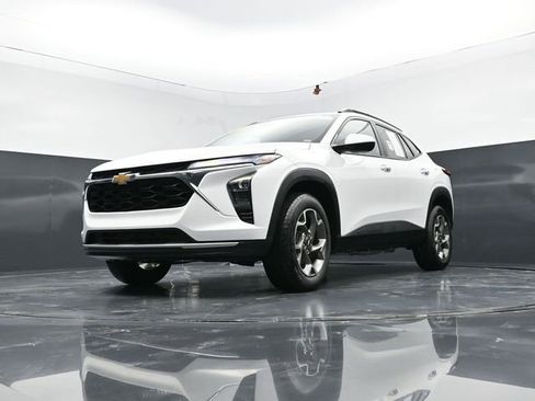 Used 2025 Chevrolet Trax LT image 45