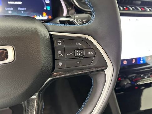 Used 2022 Jeep Grand Cherokee Trailhawk AWD/4WD image 17
