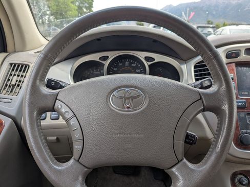 Used 2007 Toyota Highlander 4WD V6 w/ 3rd Row image 19
