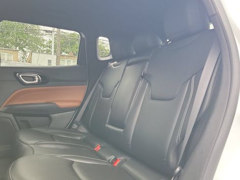 Certified 2025 Jeep Compass Limited AWD/4WD image 10
