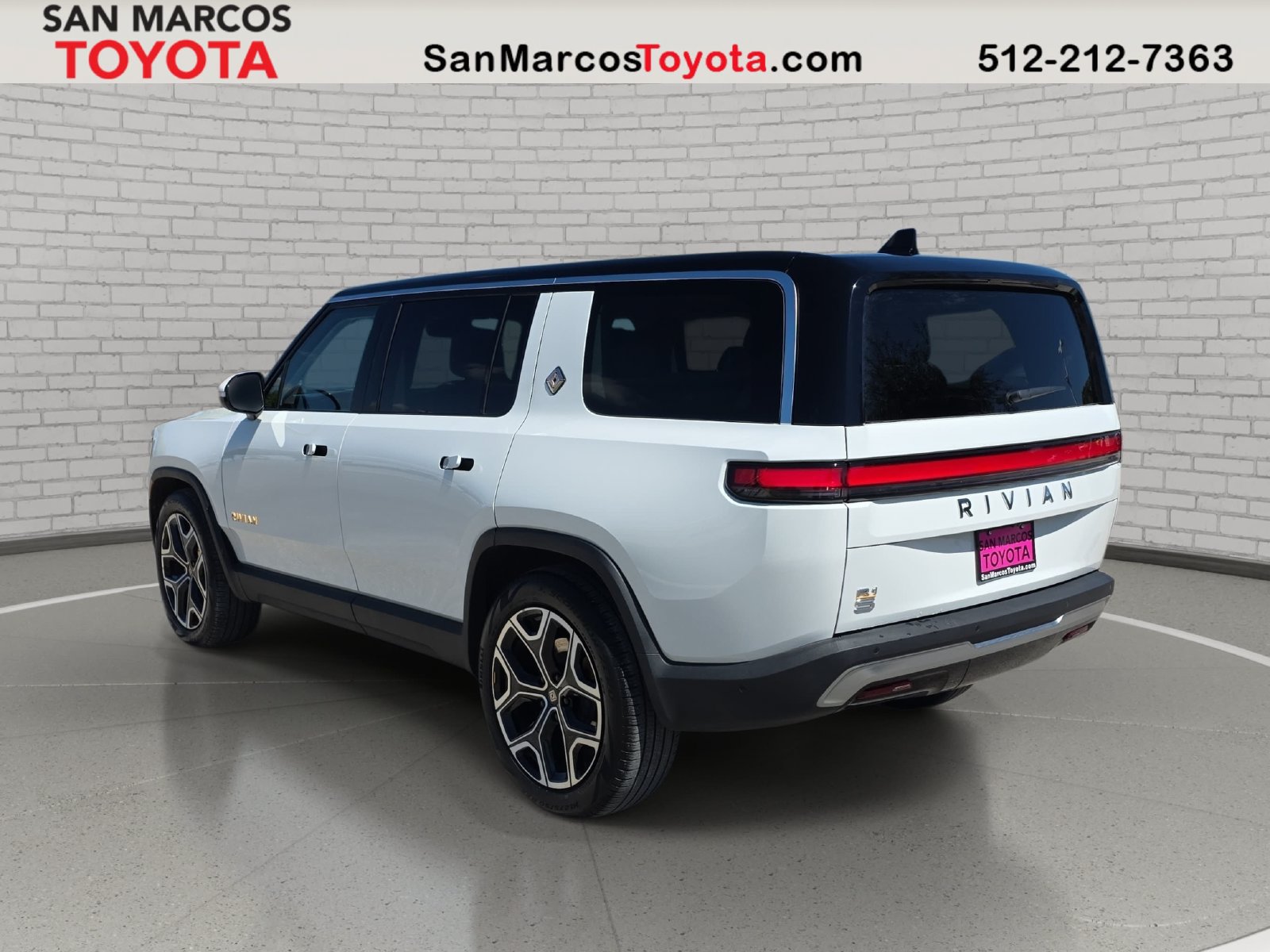 Used 2024 Rivian R1S Adventure Quad AWD/4WD image 8