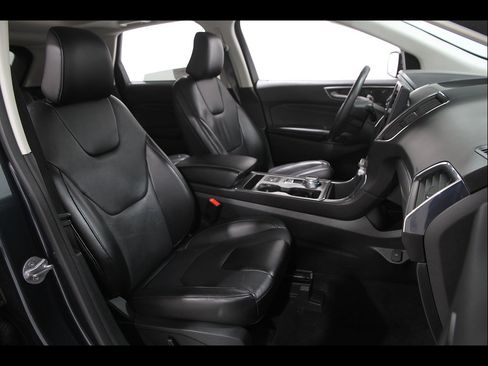 Used 2022 Ford Edge Titanium AWD/4WD image 17