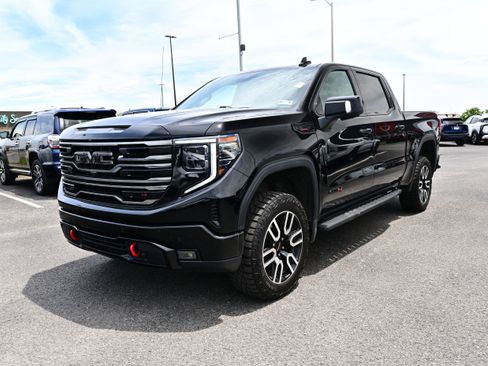 Used 2025 GMC Sierra 1500 AT4 w/ AT4 Premium Package AWD/4WD image 4