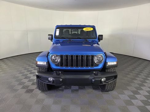 Used 2025 Jeep Gladiator Sport AWD/4WD image 3