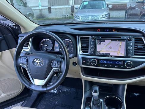 Used 2017 Toyota Highlander Limited image 17