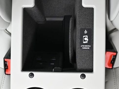 Certified 2026 Porsche Macan S image 25