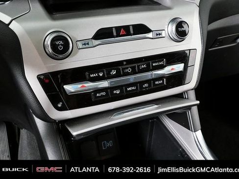 Used 2022 Ford Explorer XLT w/ Equipment Group 202A image 17