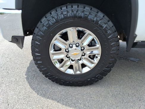 Used 2022 Chevrolet Silverado 2500 LTZ w/ LTZ Premium Package AWD/4WD image 9
