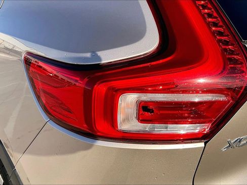 Used 2023 Volvo XC40 B4 Plus w/ Protection Package Premier image 40