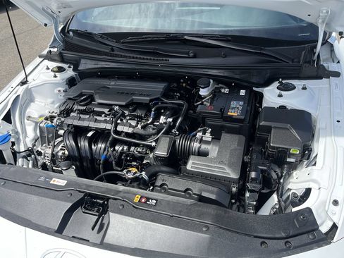 Used 2025 Hyundai Elantra Sport FWD image 26