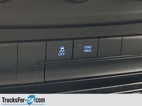 Used 2018 RAM 1500 Classic SLT image 24