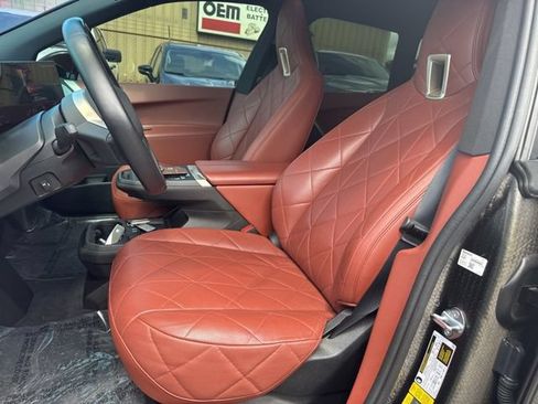 Used 2022 BMW iX xDrive50 w/ Sport Package AWD/4WD image 23