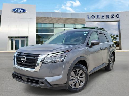 Used 2022 Nissan Pathfinder SV FWD image 1