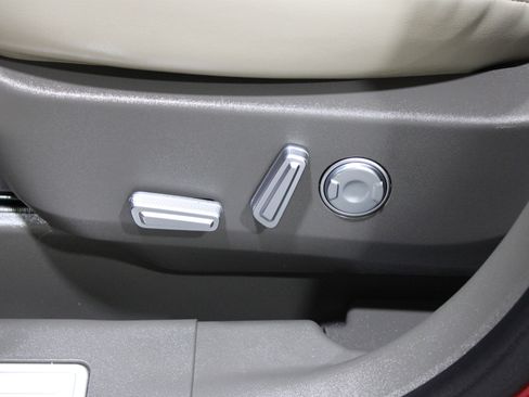 Used 2024 Lincoln Nautilus Premier w/ Equipment Group 102A image 4