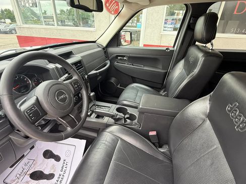 Used 2012 Jeep Liberty Sport AWD/4WD image 9