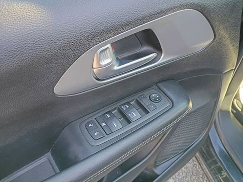 Used 2021 Chrysler Pacifica Touring w/ S Appearance Package FWD image 18