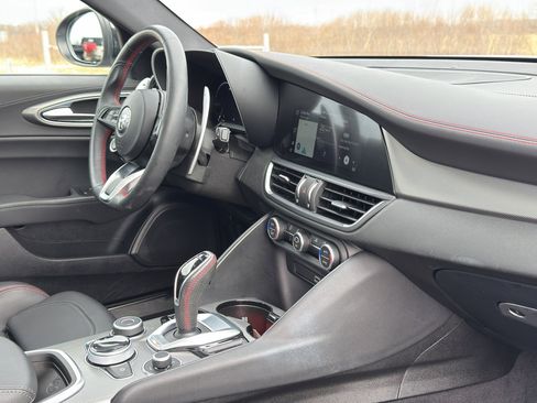 Used 2024 Alfa Romeo Giulia AWD image 31