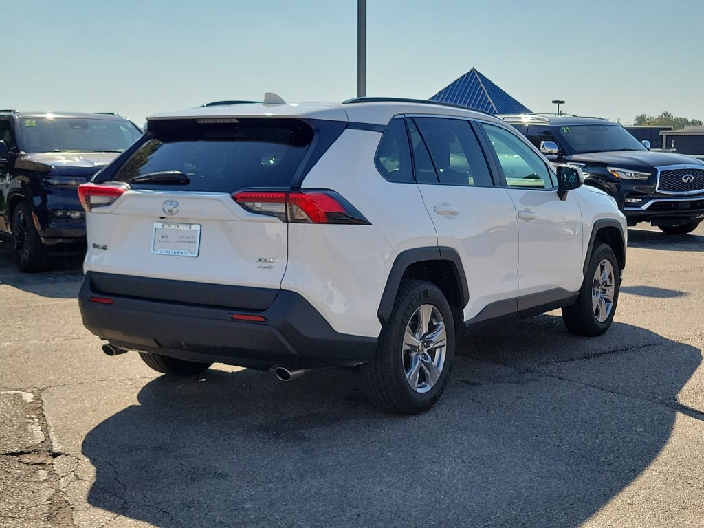 Used 2025 Toyota RAV4 XLE AWD/4WD image 5