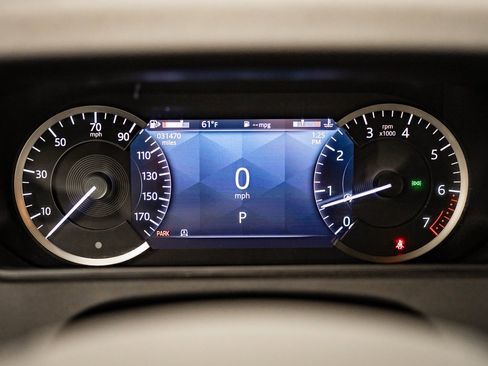 Used 2022 Land Rover Range Rover Velar R-Dynamic S image 32