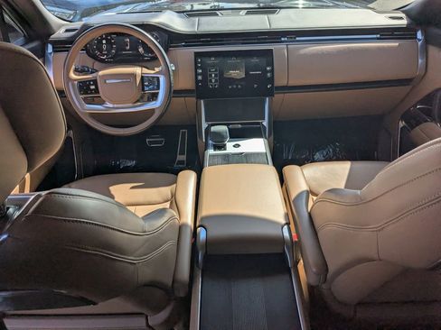 Used 2024 Land Rover Range Rover Long Wheelbase Autobiography image 2