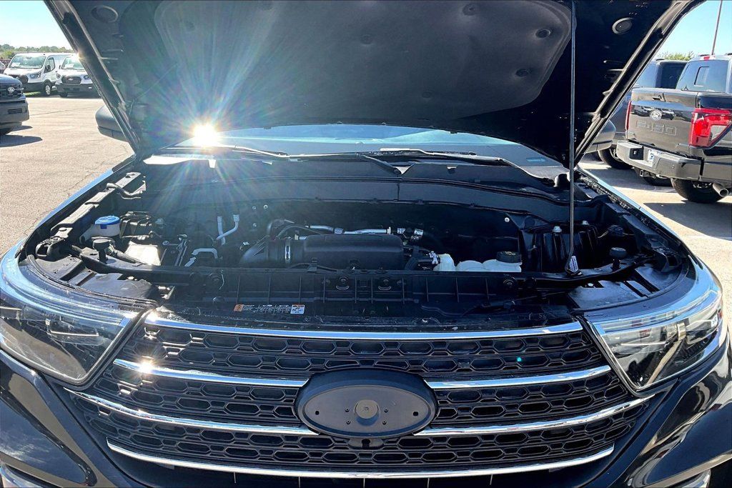 Used 2021 Ford Explorer XLT w/ Equipment Group 202A AWD/4WD image 9