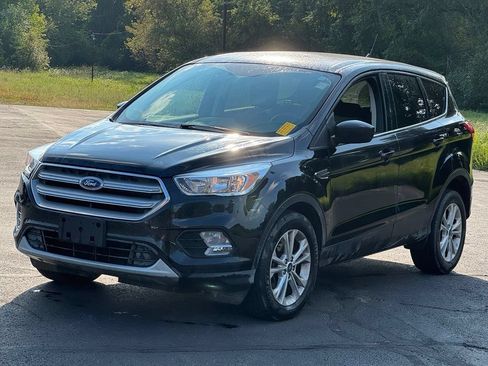 Used 2019 Ford Escape SE FWD image 3