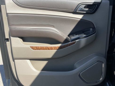 Used 2018 Chevrolet Suburban Premier image 17
