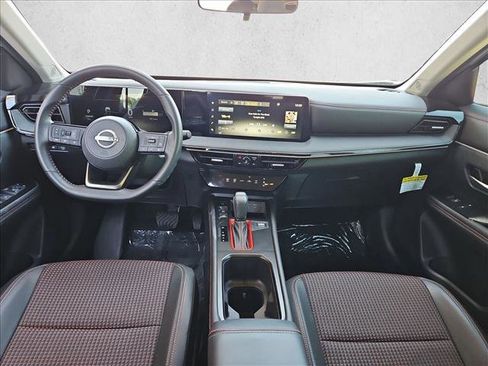 Certified 2025 Nissan Kicks SR FWD image 22