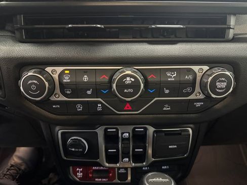 New 2026 Jeep Gladiator Sport AWD/4WD image 3