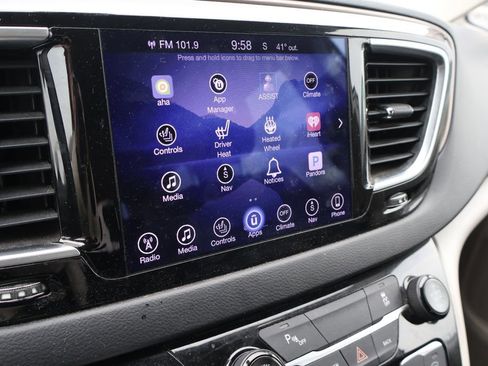 Used 2017 Chrysler Pacifica Touring-L Plus w/ Tire & Wheel Group image 22