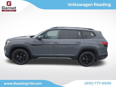 New 2026 Volkswagen Atlas Peak Edition image 2
