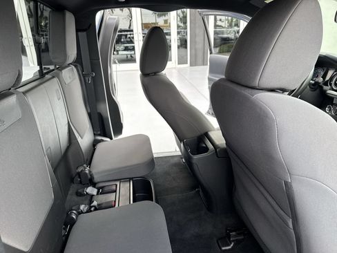Used 2019 Toyota Tacoma TRD Sport AWD/4WD image 33