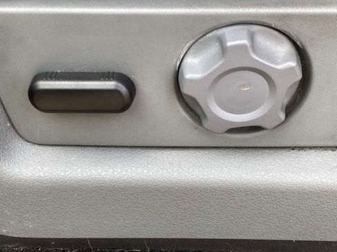 Used 2011 Ford F150 XLT w/ XLT Chrome Pkg image 21