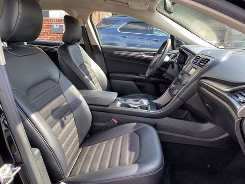 Used 2017 Ford Fusion SE w/ Equipment Group 601A FWD image 18