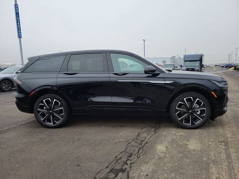 New 2026 Lincoln Nautilus Reserve image 3