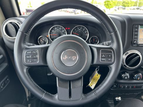 Used 2017 Jeep Wrangler Unlimited Rubicon w/ Connectivity Group AWD/4WD image 27