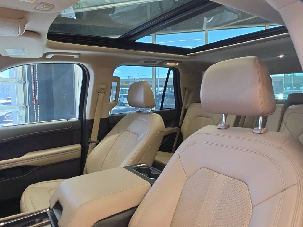 Used 2024 Ford Expedition Limited RWD image 30