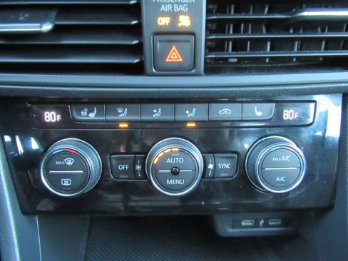 Used 2020 Volkswagen Jetta SE w/ SE Cold Weather Package image 40