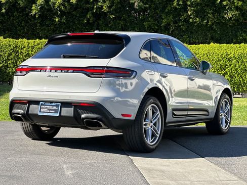 Certified 2025 Porsche Macan AWD/4WD image 8