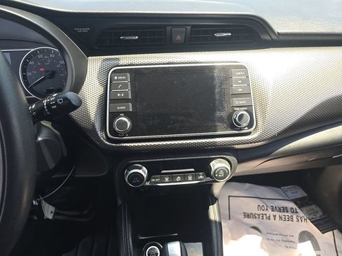 Used 2018 Nissan Kicks SV FWD image 12